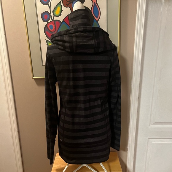 2/$50 Lululemon Stride Jacket - Size 10 - Black Micro Macro Stripe (As is) - Picture 7 of 12